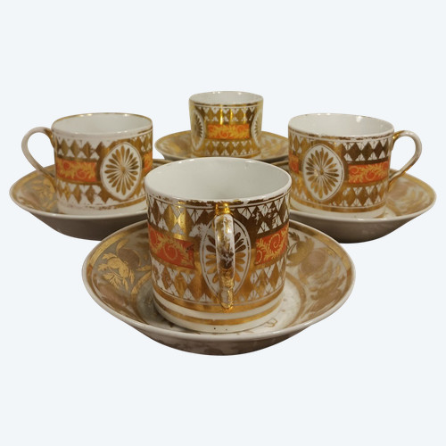 Paris, Revolution or Empire period - suite of 4 litron cups and saucers - rich gilded decoration and nankin background