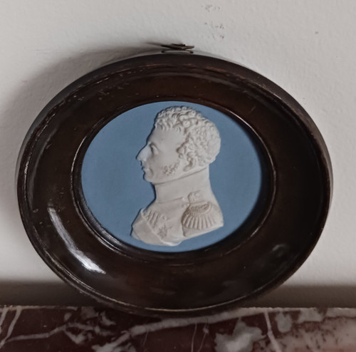 Manifattura di Sèvres per il Duca di Doudeauville - medaglione in biscuit con il profilo del Duca di Angoulême