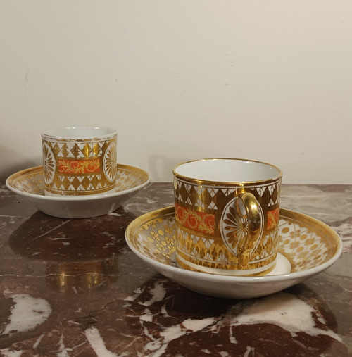 Paris, Revolution or Empire period - pair of litron cups and saucers - rich gilded decoration and nankin background
