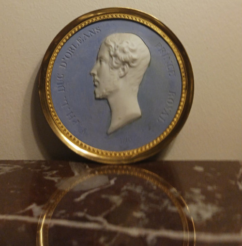 Manufacture Royale de Sèvres dopo Barre - Medaglione in porcellana biscuit di Ferdinando Filippo d'Orléans