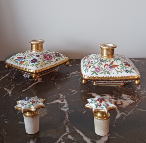 Darte Frères - époque Restauration, Louis Philippe - paire de flacons "en coussin" - porcelaine peinte et dorée