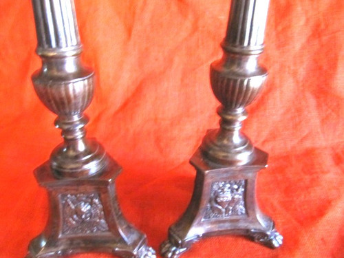 Coppia di candelieri in bronzo argentato del XIX secolo, altezza 60 cm