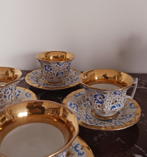Paris, Louis Philippe period - suite of 4 dodecagonal porcelain cups and saucers - decorated in the taste of Jacob Petit