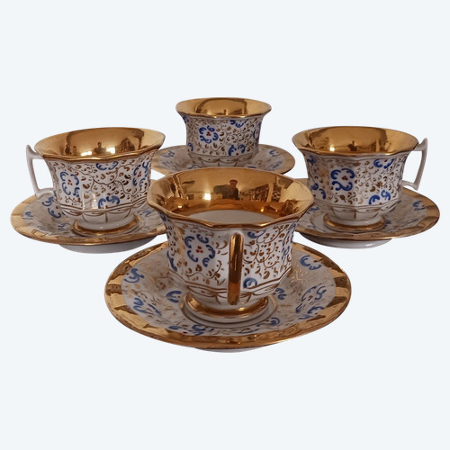 Paris, Louis Philippe period - suite of 4 dodecagonal porcelain cups and saucers - decorated in the taste of Jacob Petit