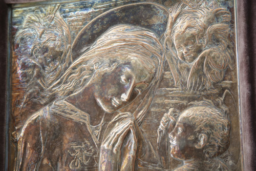 Madonna di Donatello in rame repsé, arazzo ad ago, fine XIX secolo.