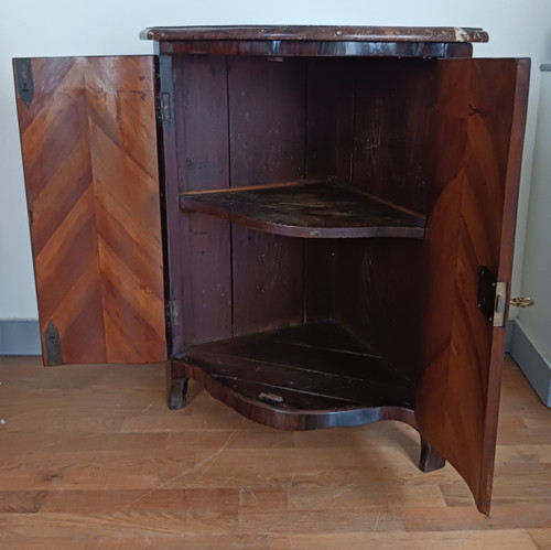 Adrien Fleury, circa 1760 - large two-leaf crossbow corner cabinet - Louis XV - amaranth and thick red marble