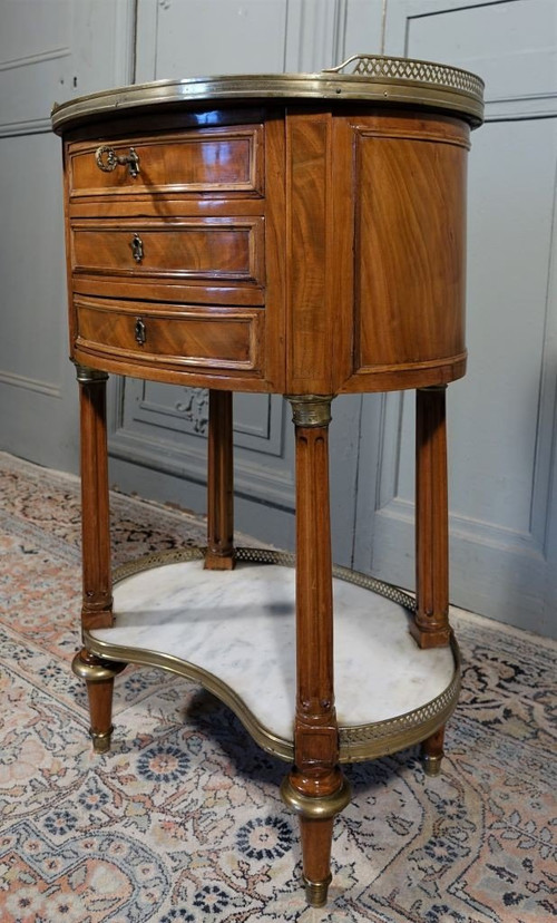 Louis XVI period Chiffonnière Table In Mahogany
