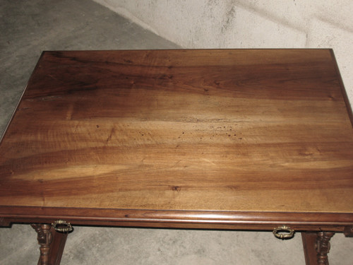 Scrivania piatta in noce biondo massiccio stile Haute Epoque del XIX secolo