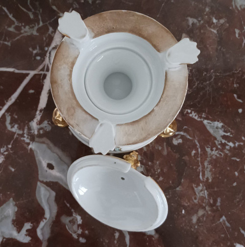 Paris, Restoration period, Louis Philippe - tripod jam maker in gilded and painted porcelain - monogrammed