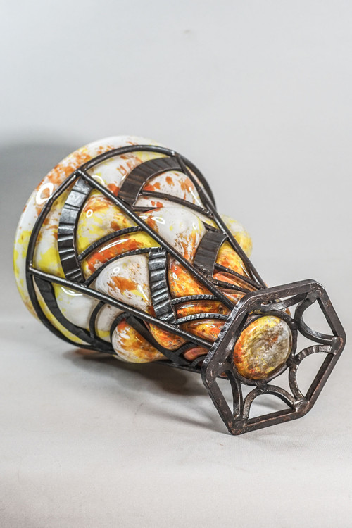 ART DÉCO VASE mundgeblasen, schmiedeeisernes Gestell, Lothringen