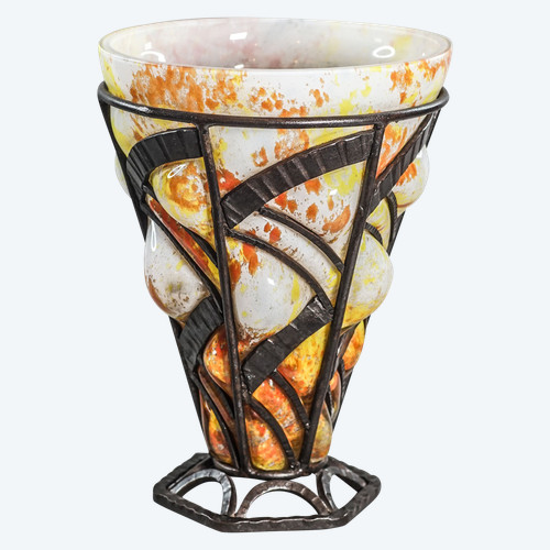ART DÉCO VASE mundgeblasen, schmiedeeisernes Gestell, Lothringen
