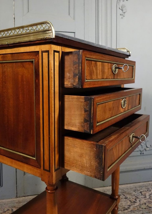Louis XVI / Verzeichniszeit Chiffonnière-Tisch