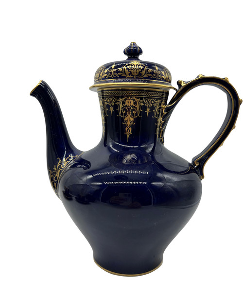 Service à café en porcelaine du 19ème siècle - Manufacture de Sèvres - signée SEVRES