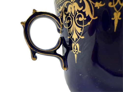 Service à café en porcelaine du 19ème siècle - Manufacture de Sèvres - signée SEVRES