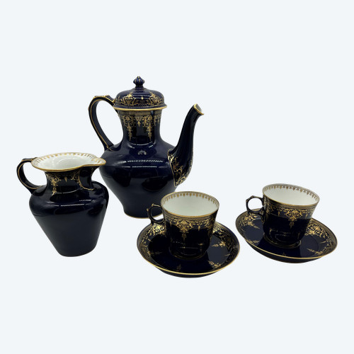 Service à café en porcelaine du 19ème siècle - Manufacture de Sèvres - signée SEVRES