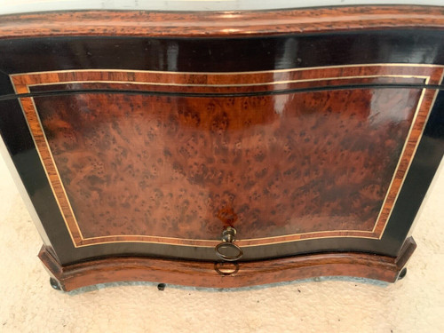 Cigar box in burr cedar and black wood XIX century
