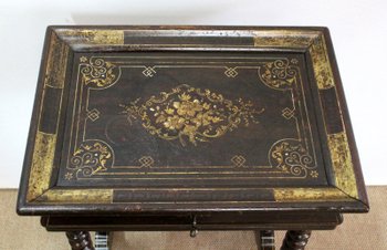  Petite Table à ouvrage en Bois laqué, époque Napoléon III - Milieu XIXe 