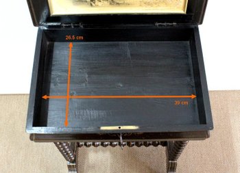  Petite Table à ouvrage en Bois laqué, époque Napoléon III - Milieu XIXe 