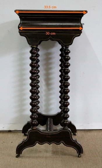  Petite Table à ouvrage en Bois laqué, époque Napoléon III - Milieu XIXe 