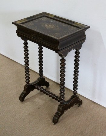  Petite Table à ouvrage en Bois laqué, époque Napoléon III - Milieu XIXe 