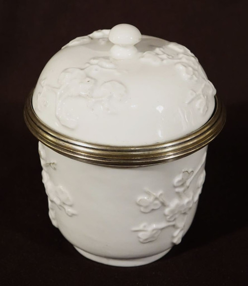 Vaso in porcellana coperto