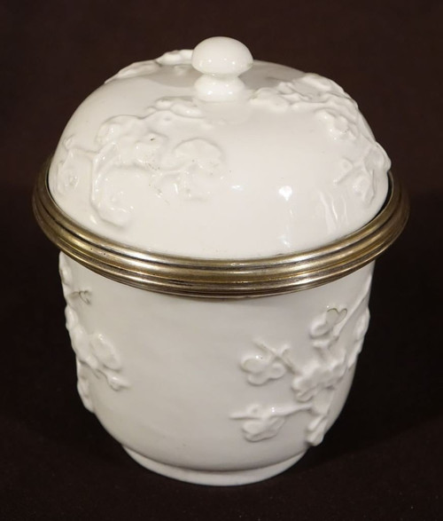 Vaso in porcellana coperto