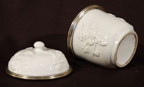 Vaso in porcellana coperto