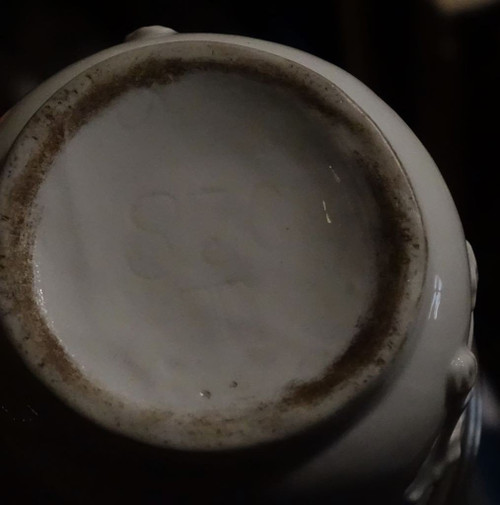 Vaso in porcellana coperto