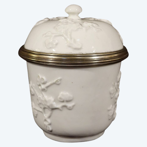 Vaso in porcellana coperto