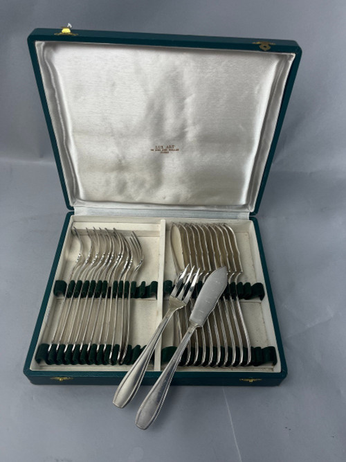 Christofle chevron pattern fish cutlery