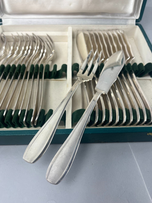 Christofle chevron pattern fish cutlery