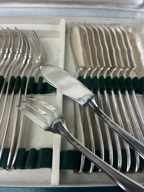 Christofle chevron pattern fish cutlery