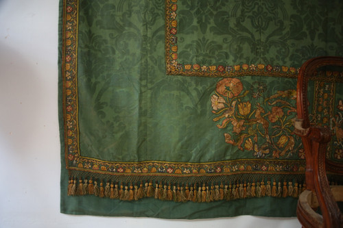 Drappeggio armoriale con ricamo fine XVII-inizio XVIII secolo