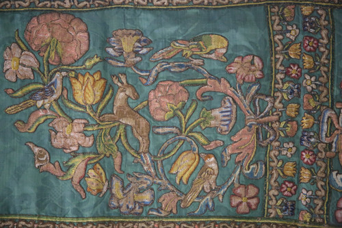 Drappeggio armoriale con ricamo fine XVII-inizio XVIII secolo