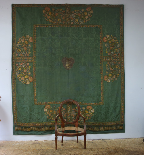 Drappeggio armoriale con ricamo fine XVII-inizio XVIII secolo