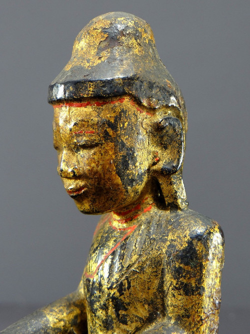 Burma, 19th century, Mandalay Buddha in carved and gilded wood on a black lacquer background.