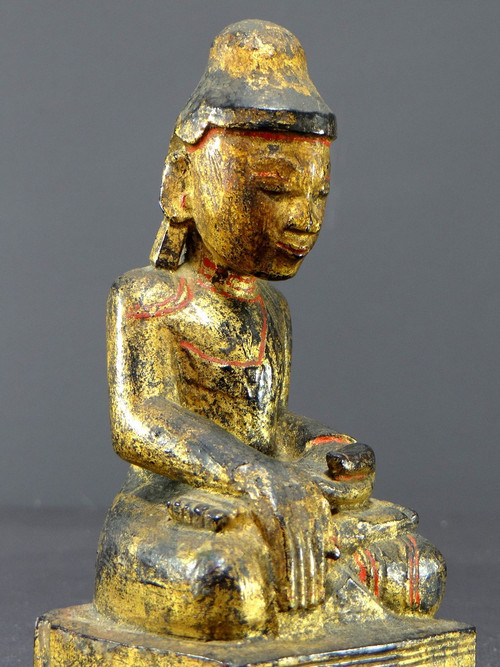 Burma, 19th century, Mandalay Buddha in carved and gilded wood on a black lacquer background.
