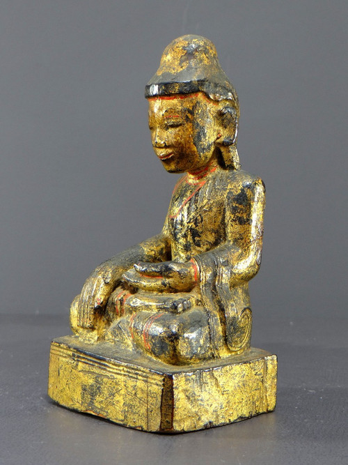Burma, 19th century, Mandalay Buddha in carved and gilded wood on a black lacquer background.