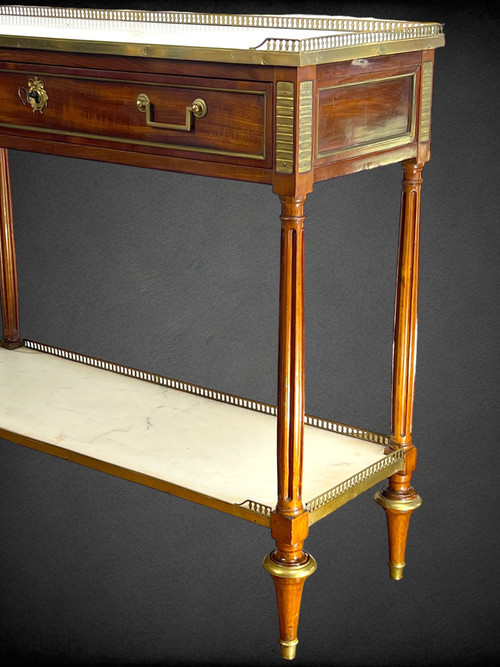 DESSERTE XVIIIe EPOQUE LOUIS IN ACAJOU BRONZE VERGOLDET A 2 PLATTEN BLANC MARBRE