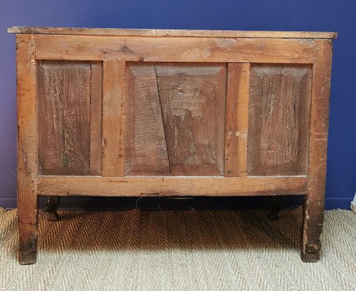 Commode Louis XV Galbée Et Sculptée En Noyer