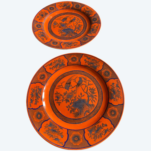 Paire d’assiettes du XIX eme en porcelaine fine de Macao oranges à motifs d’oiseau bleu sombre