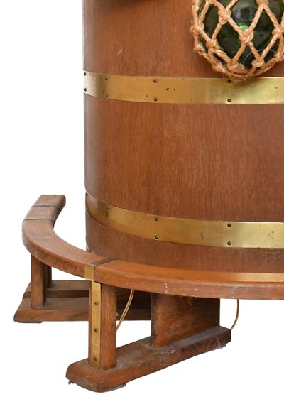 Meuble bar à décor sur le thème de la marine