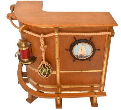 Meuble bar à décor sur le thème de la marine