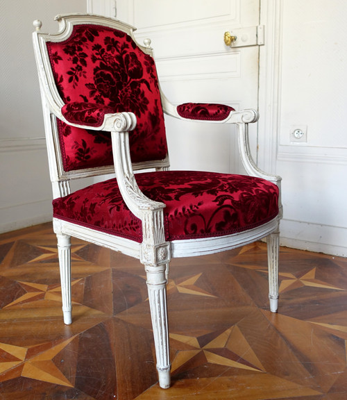 Poltrona da scrivania di epoca Luigi XVI in legno intagliato e velluto di Genova