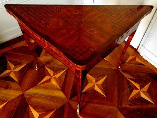 Table à jeu encoignure d'époque Louis XV en marqueterie