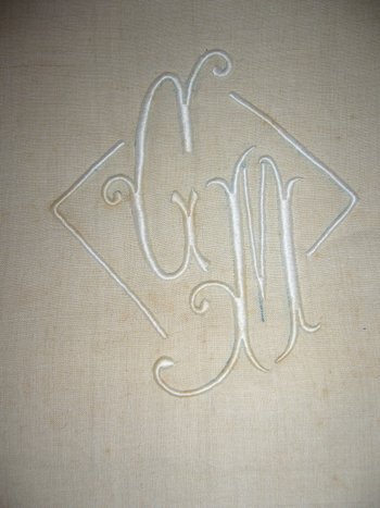 Drap ancien brodé en lin monogrammé