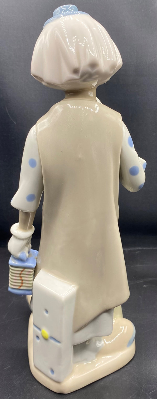 PORCELAIN CLOWN