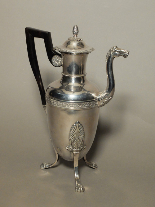 Massiver Silberkrug mit Pferdekopf