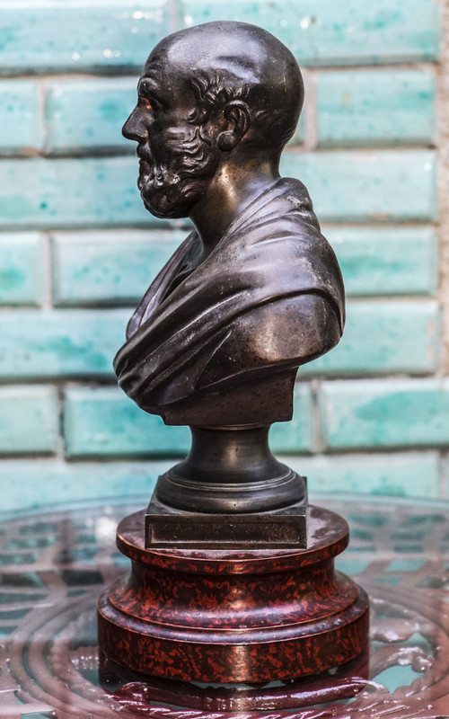 IPPOCRATE busto regolato su marmo 33 cm