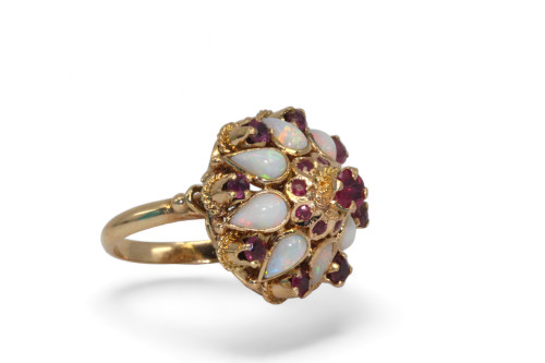 Ring mit Opalen und Diamanten